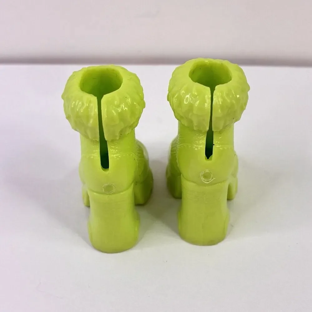 Monster High Doll G3 Clawdeen Wolf Eeekend Getaway Green Boots Shoes